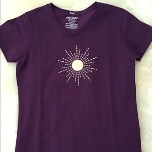 NWT BsunE original purple short sleeve v-neck T-shirt with matte gold sun